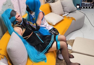 【BadCat】【女女】双初音coser被摄影师捆绑调教