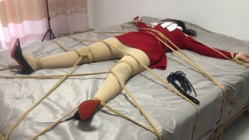 【可乐inrey】肉丝高跟床上大字缚玩脚挠痒 仰面朝上 口水怎么办