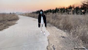 【娜绳工作室】【青柠】戴着脚镣完成户外任务