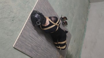 【Kobe】肉货伪娘被捆绑成“礼物”送给中东皇室