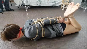 【绳之韵】32岁离异少妇玲子，减压SM捆绑游戏体验第一集：OL、白袜、直臂捆绑，驷马TJ，原味白袜塞入+口球封堵、TK、玩虐。全程拍摄，真实记录了一个心理上其实很排斥，但是身体却...