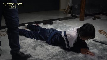 【一绳有你】【被打劫的女学生】漂亮女学生婷婷路上遭遇打劫被迷晕扛到密室TK团缚五花驷马挣扎勒嘴羞辱皮板打屁股