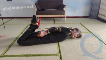 【秦韵绳屋】连体皮衣，束腰，芭蕾舞靴，驷马，颈手枷，这是玖儿的一次新的尝试