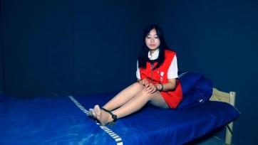 【胜景影视】《新模萍萍女囚体验》 新模萍萍对女囚很感兴趣于是体验了一把女死囚，被镣铐关押砸砝码死镣和上绞刑架