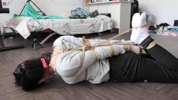 【绳之韵】丰满妹子小罗裳试镜第一集：日常生活休闲装、白袜，直臂驷马，大号口球，强制震动，极限测试（真实的妹子、真实的身体、真实的呻吟与反映，这一切都很可爱、完美）