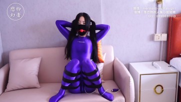 【恋物幻者】LEOHEX竞泳水着光泽感+诱惑力max~手铐+M开脚缚+全程口球塞嘴+足兆蛋塞入+AV棒双倍震颤敏感带！GC后上面下面都湿透了。。