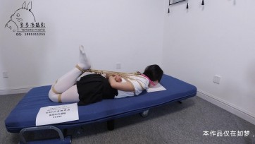 【多多洛】长腿美眉沙发TK秀