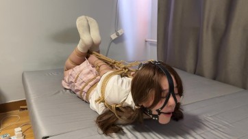 【玩奴原创】最大xiong素人妹妹的超紧暴杀驷马！白短袜马具口球堵嘴！