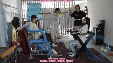 【束心工作室】几个女大学生，各种站立架拘束器，逃脱游戏，数码摄像机横屏高清拍摄版