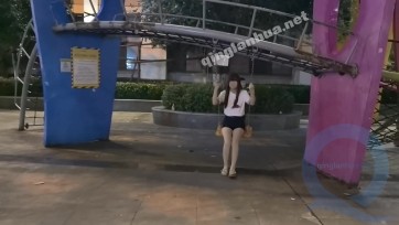 【FXX】【ZENTAI】剧情片，全包宅女在家自拍，想出去逛街看电影没人陪，点外卖跟外卖小哥协商包他一天时间陪自己，帮忙缝进全包里陪外出买衣服看电影，最后留宿