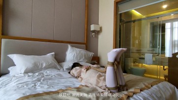 【潮流美海】约绑娇俏女生白丝挠脚