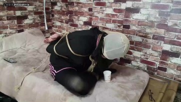 高个妹妹运动服黑丝套头口水收集